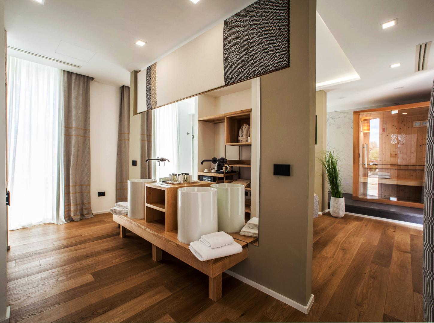 Suite met zithoek — Noha Lifestyle Hotel