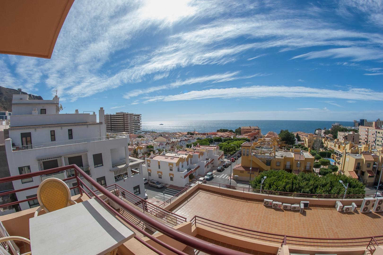 Zeezicht vanaf het balkon — Hotel Aguadulce