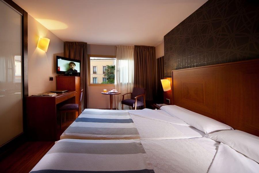 Kamer met twee aparte bedden — Nuevo Torreluz Hotel