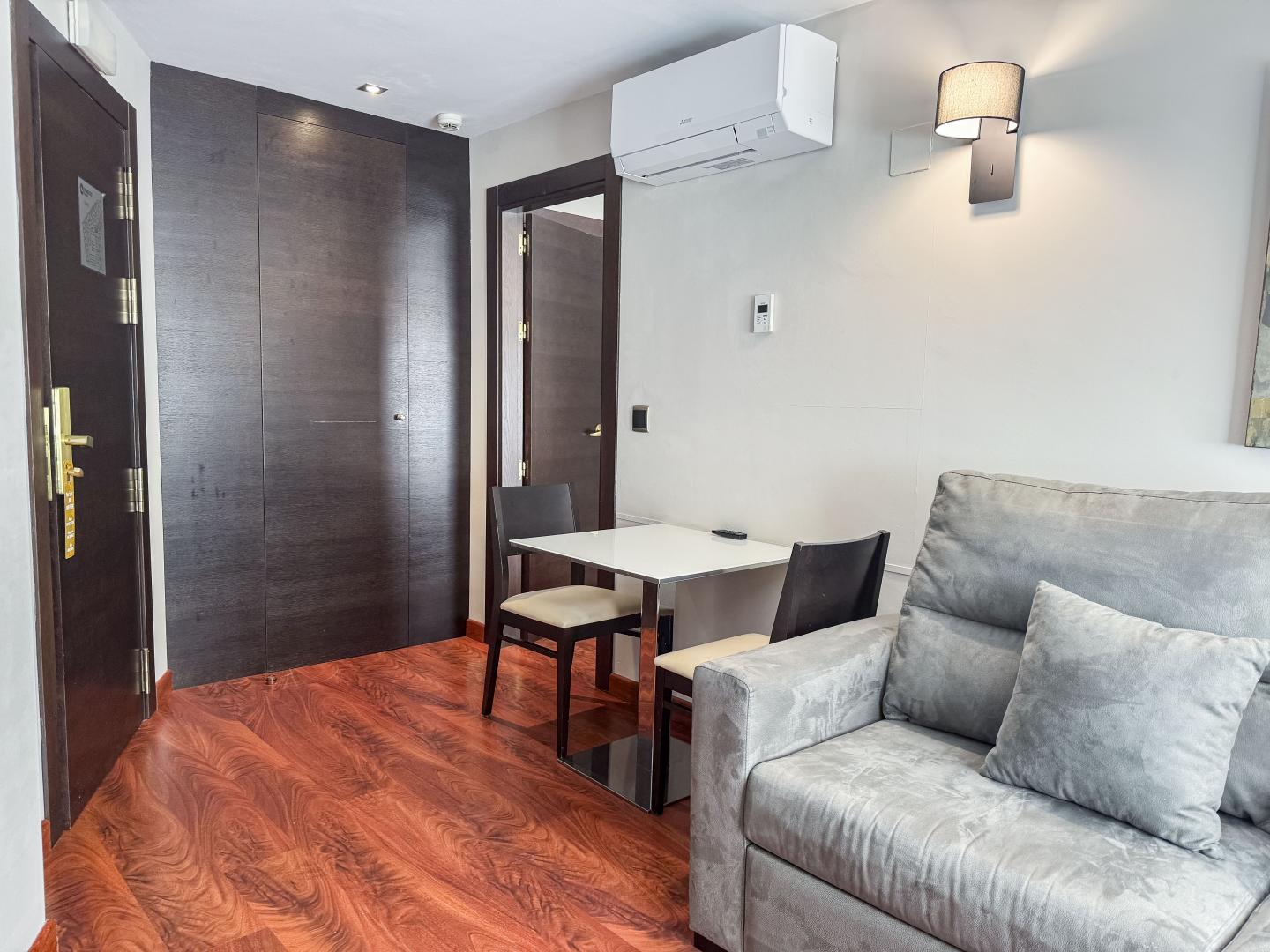 Suite met zithoek — Nuevo Torreluz Hotel