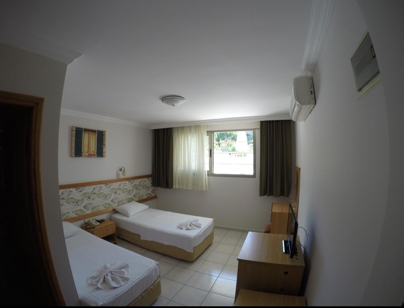 Kamer met twee aparte bedden — Gün-Ay Otel