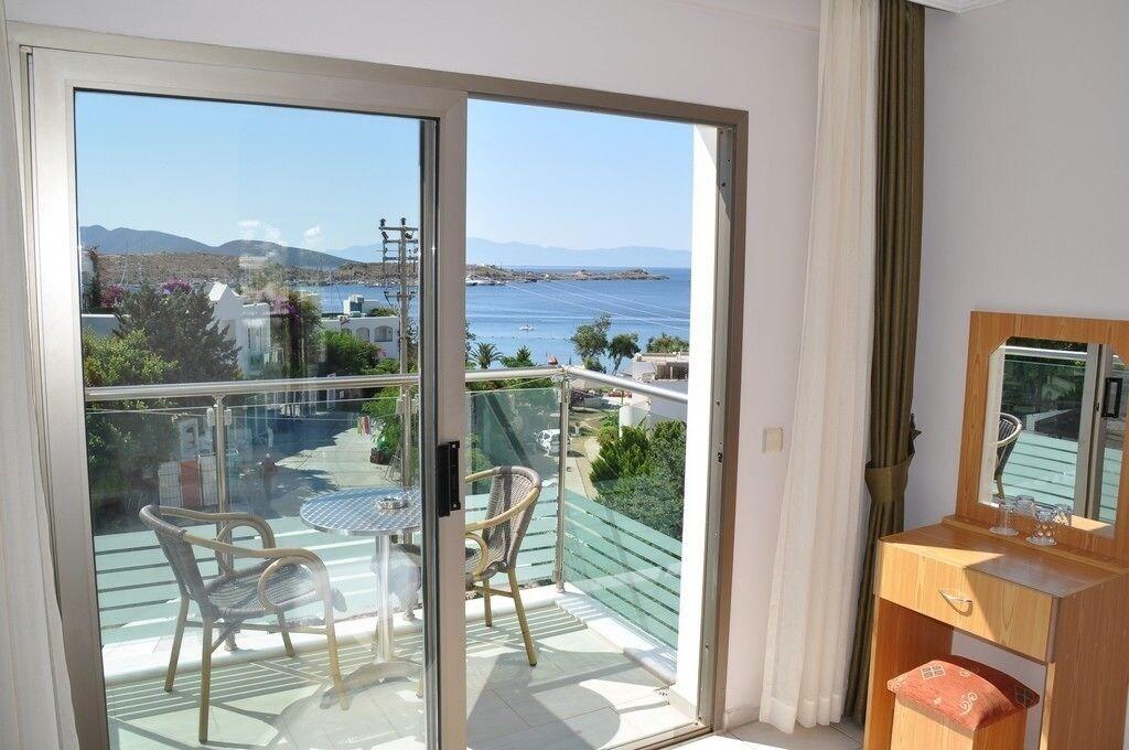 Zeezicht vanaf het balkon — Gün-Ay Otel