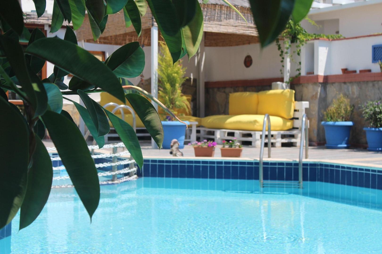 Binnenzwembad — Oya Boutique Hotel & Suites