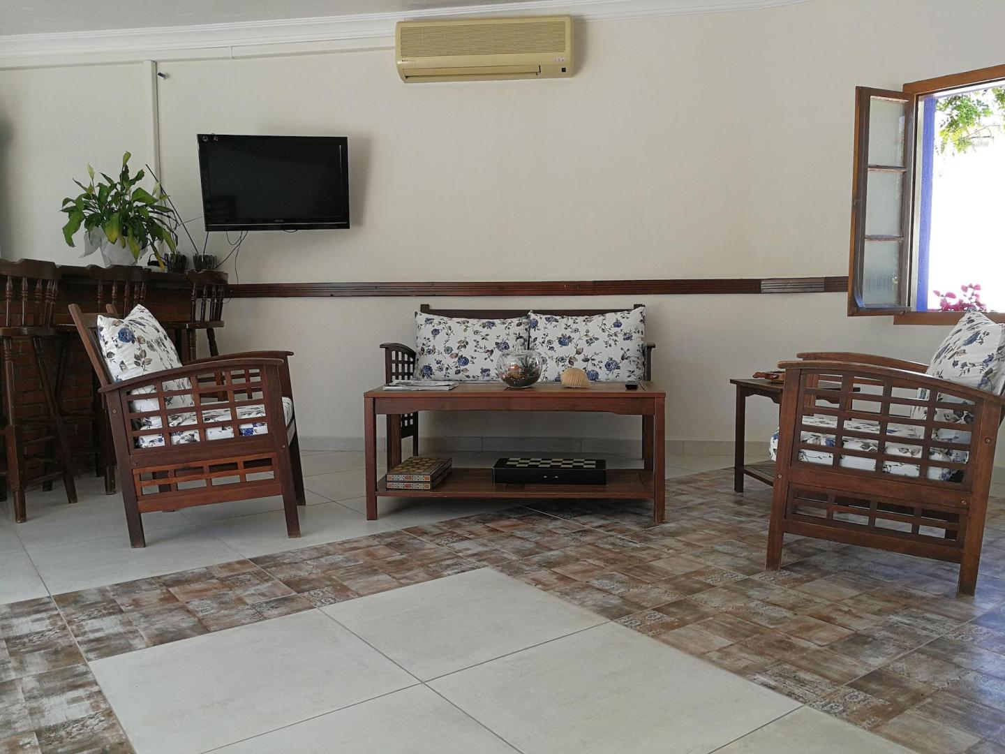 Lobby met receptie — Oya Boutique Hotel & Suites