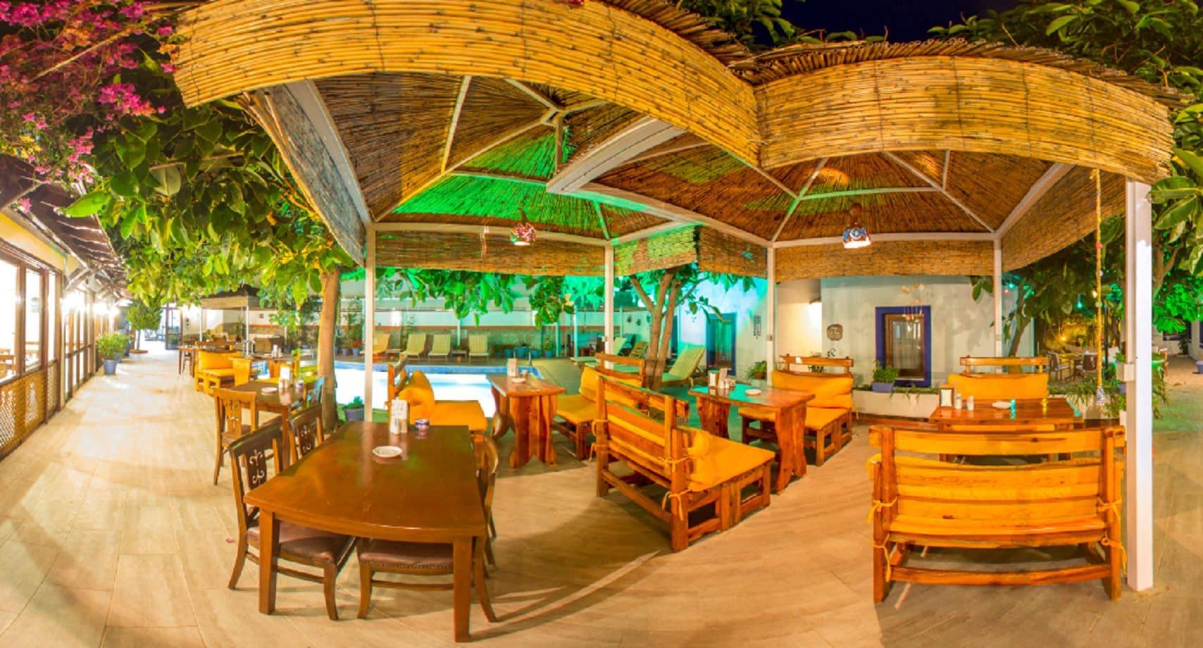 Restaurantterras buiten — Oya Boutique Hotel & Suites