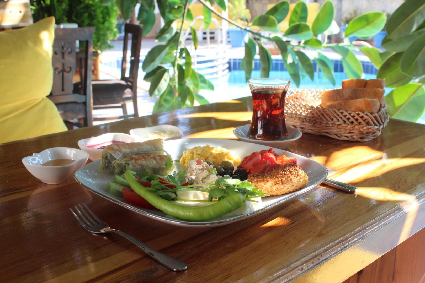 Restaurantterras buiten — Oya Boutique Hotel & Suites