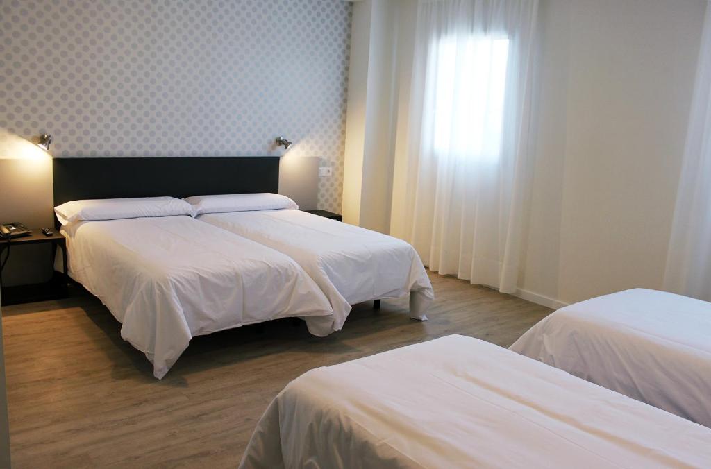 Urban Dream Hotel Nevada image 1