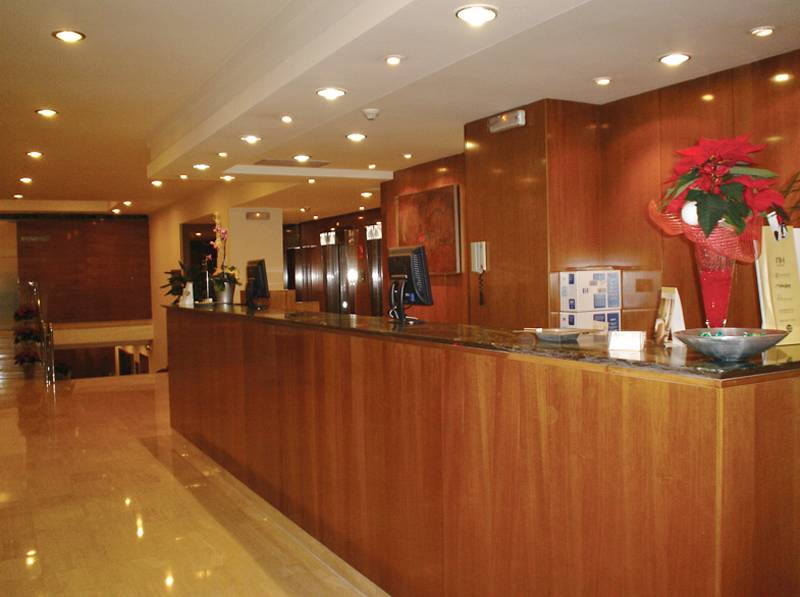 NH Barcelona Eixample image 1