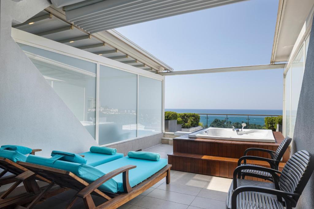 Side Star Elegance image 2