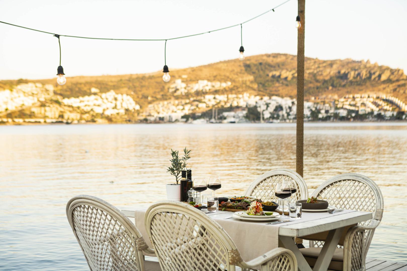 Restaurantterras buiten — Cape Bodrum Luxury Hotel & Beach