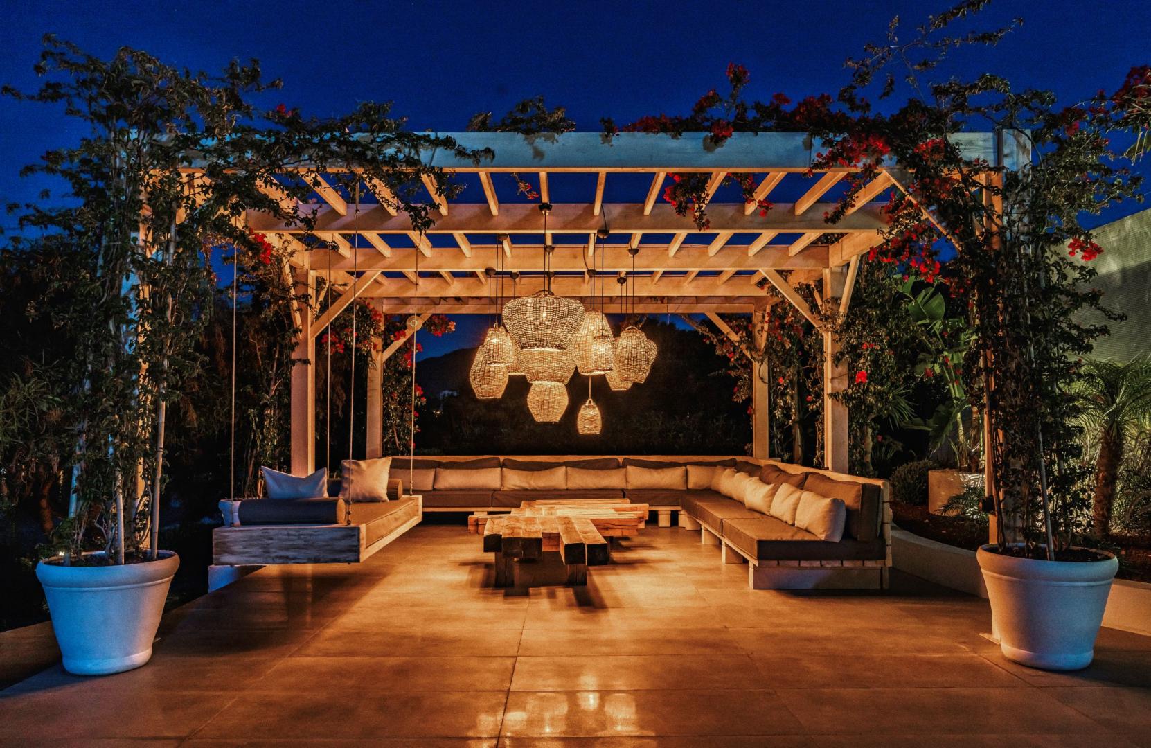 Relaxruimte met ligbedden — Cape Bodrum Luxury Hotel & Beach