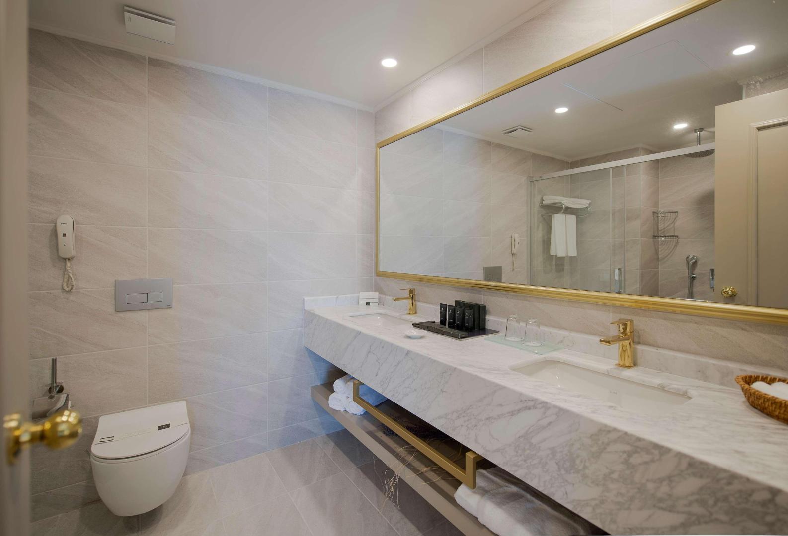 Miramare Queen Hotel image 1
