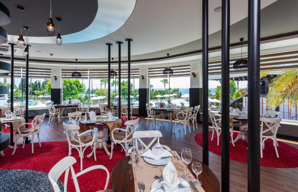 Iz Flower Side Beach image 3