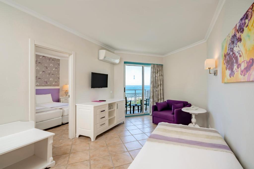 Iz Flower Side Beach image 1