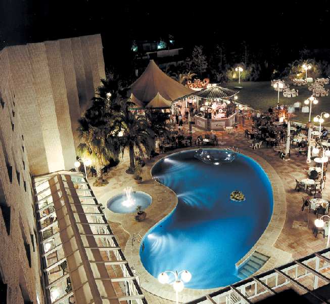 Hotel ILUNION Las Lomas image 1