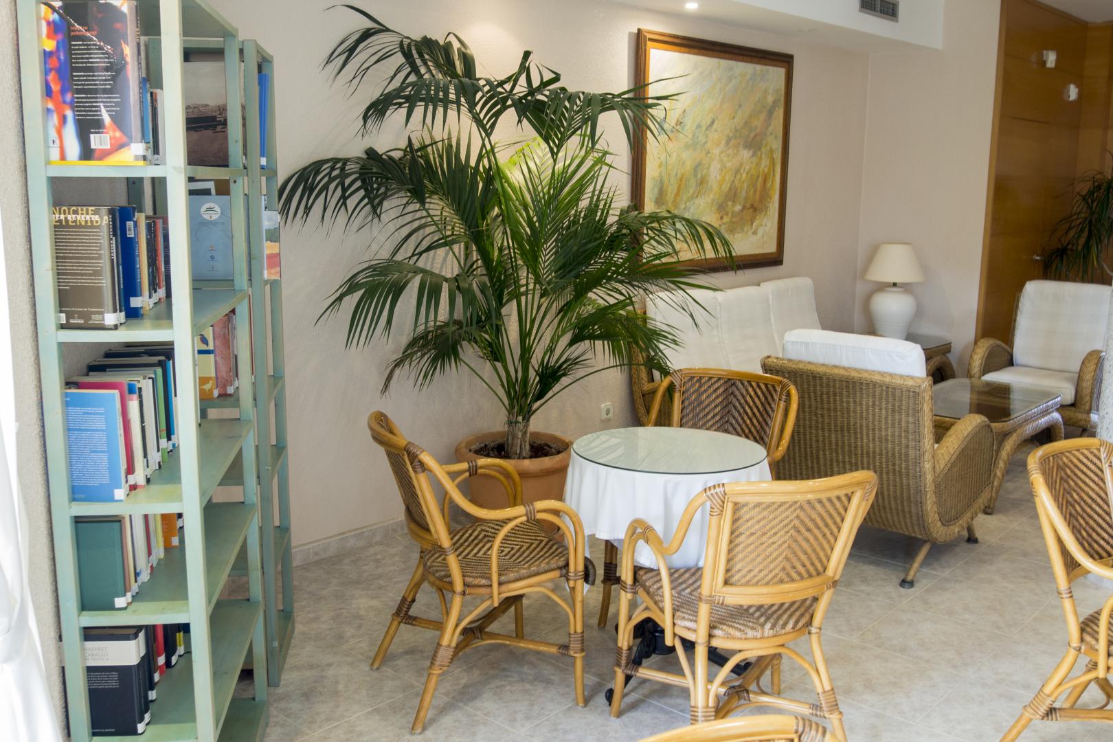 Restaurant met gedekte tafels — Villas la Manga