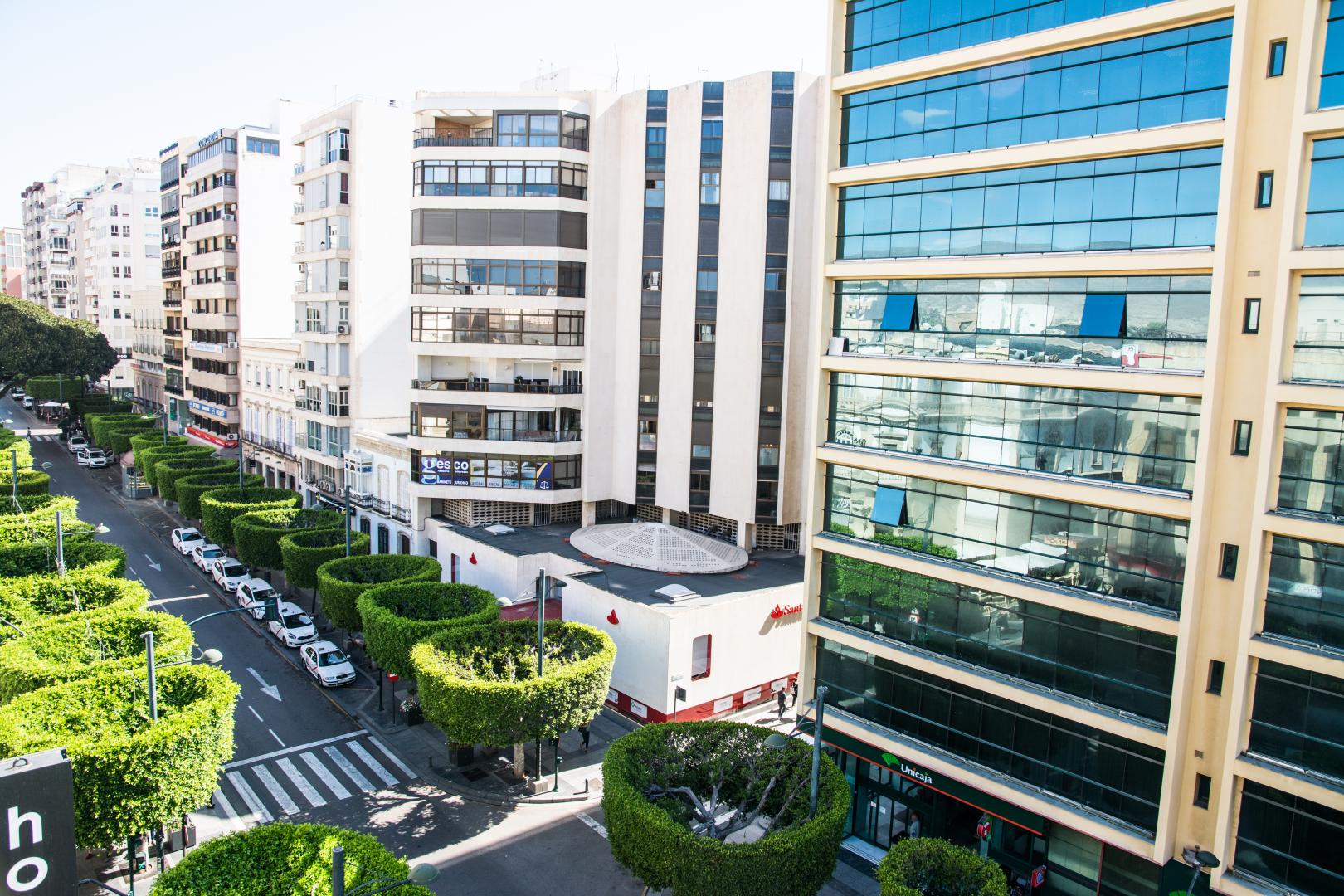 Mediterraans hotelgebouw — Husa Costasol