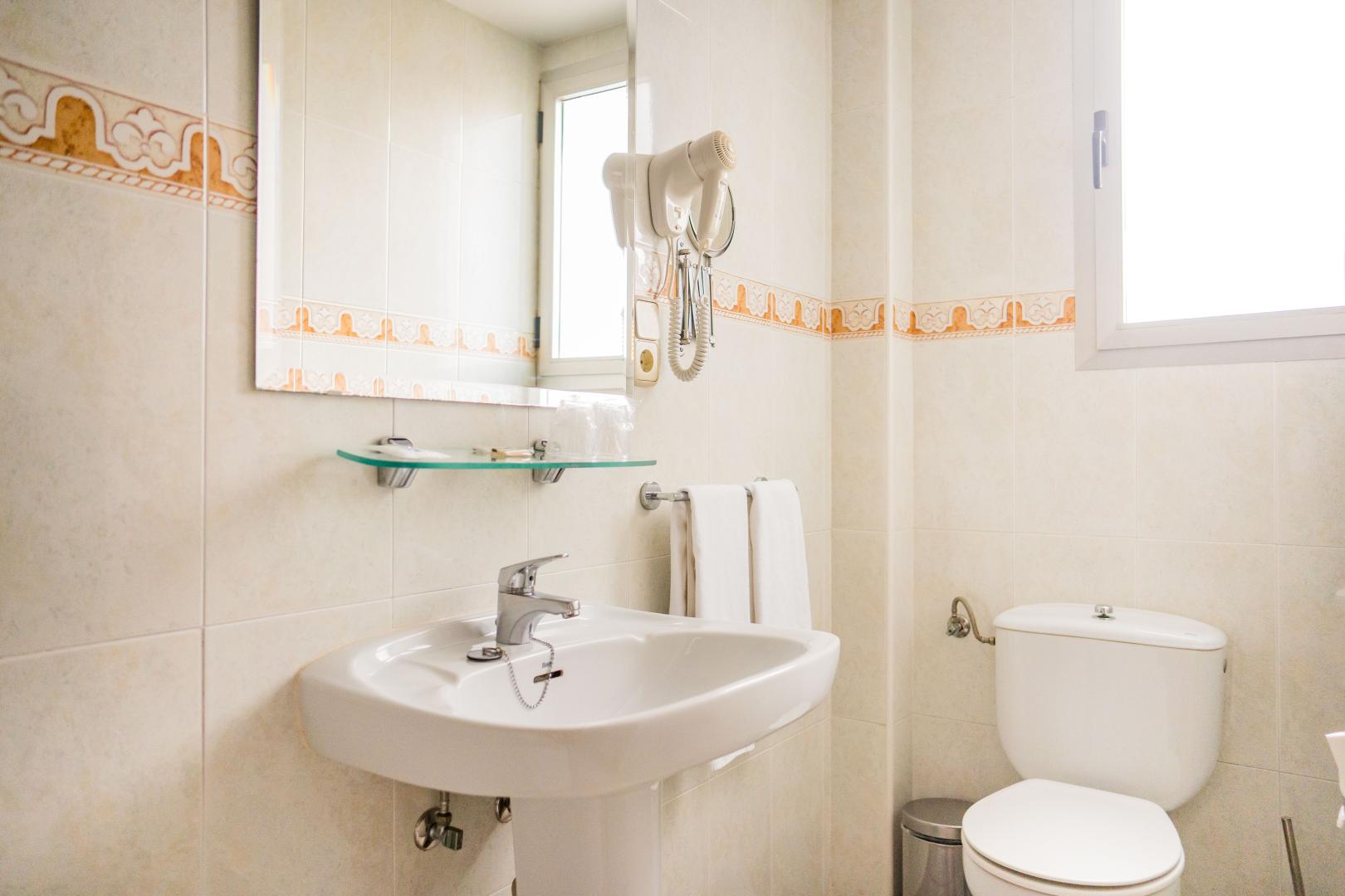 Badkamer met inloopdouche — Husa Costasol
