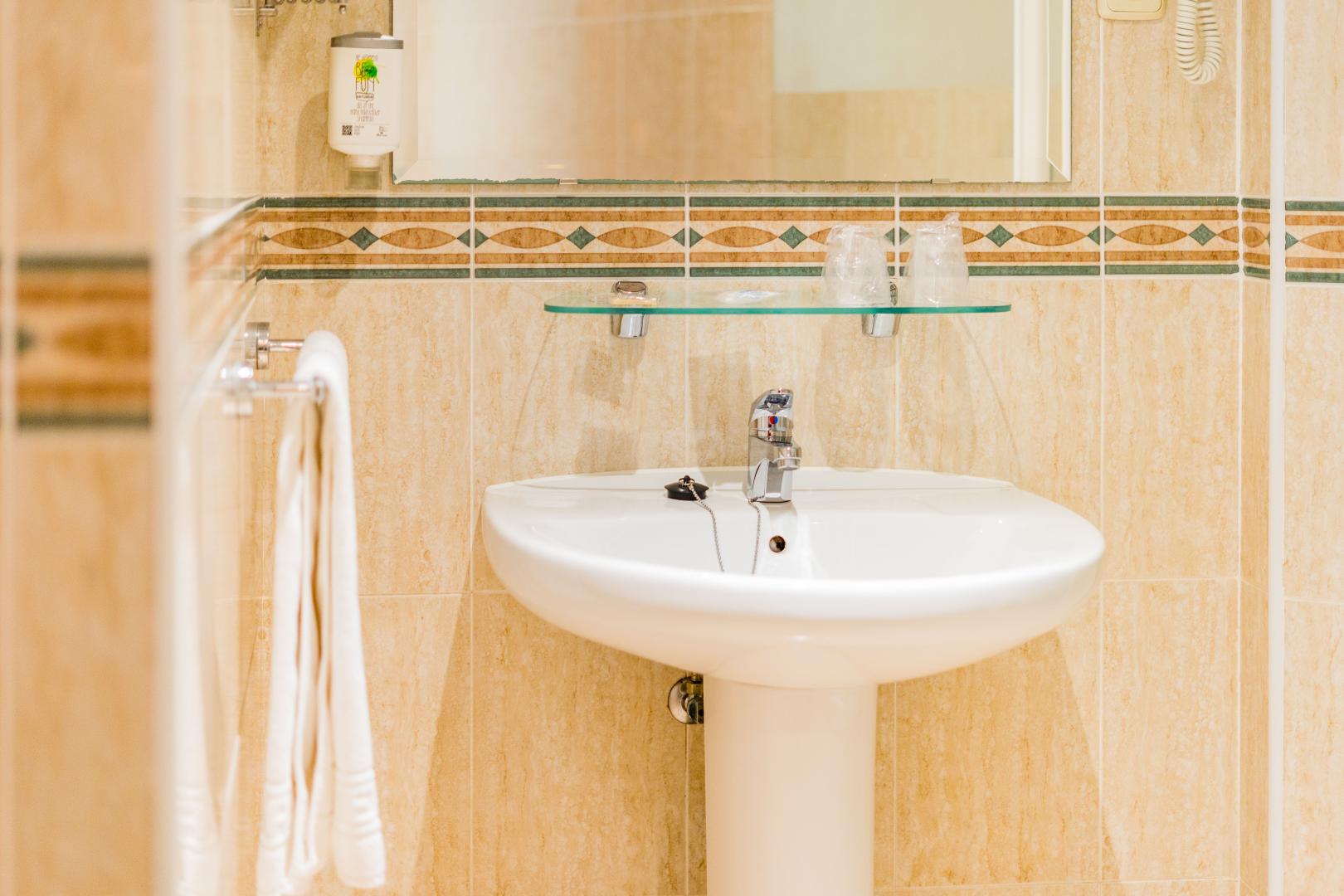 Badkamer met inloopdouche — Husa Costasol