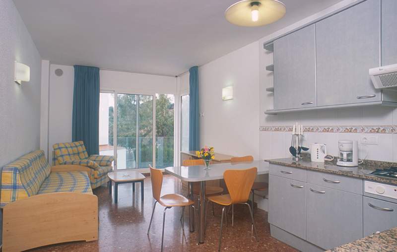 Els Llorers Apartamentos image 3