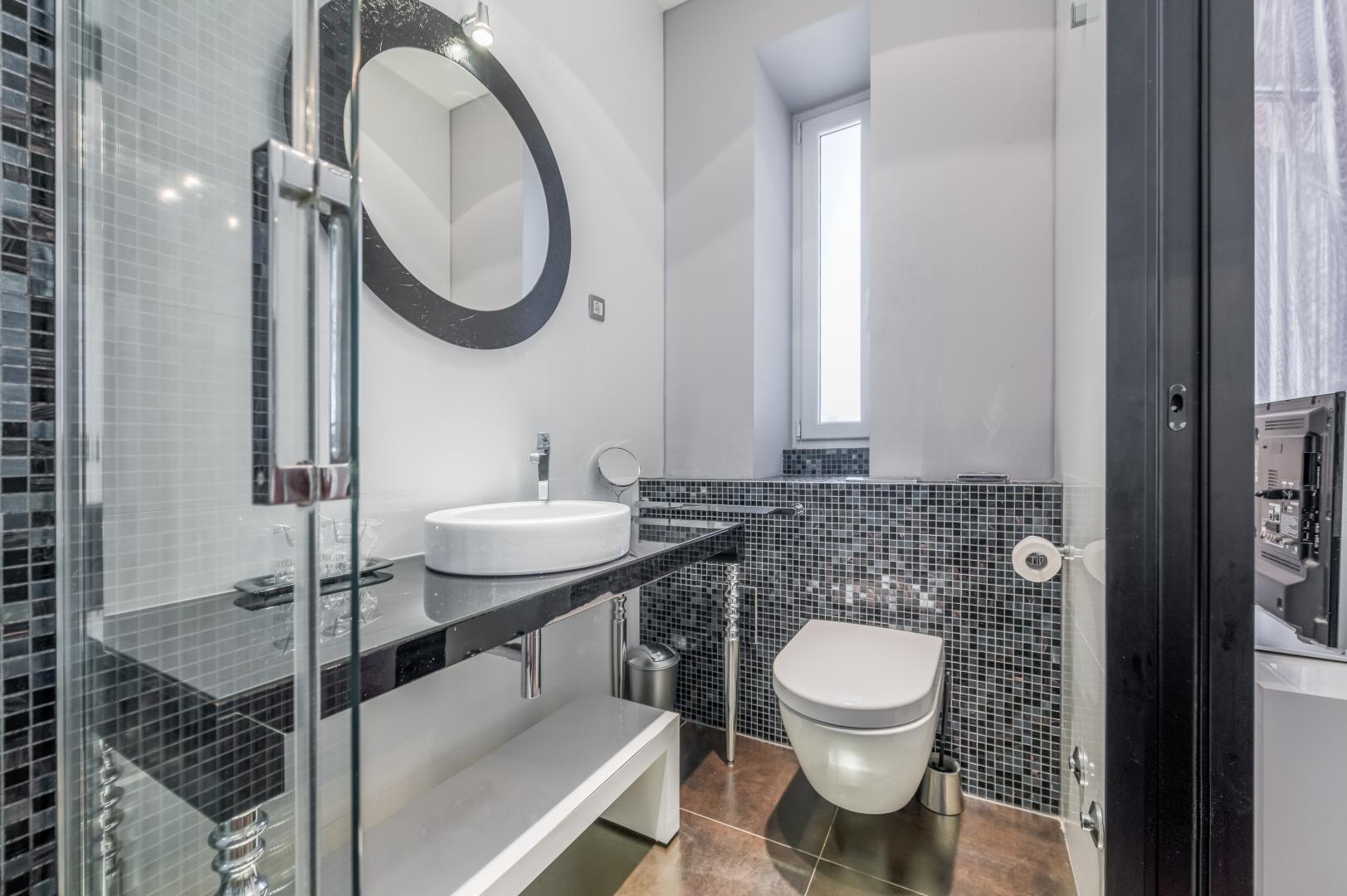 Badkamer met ligbad — Starlight Luxury Rooms