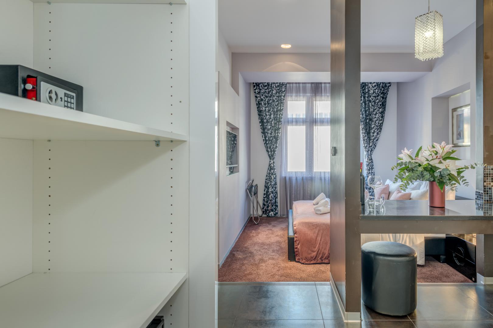 Badkamer met ligbad — Starlight Luxury Rooms