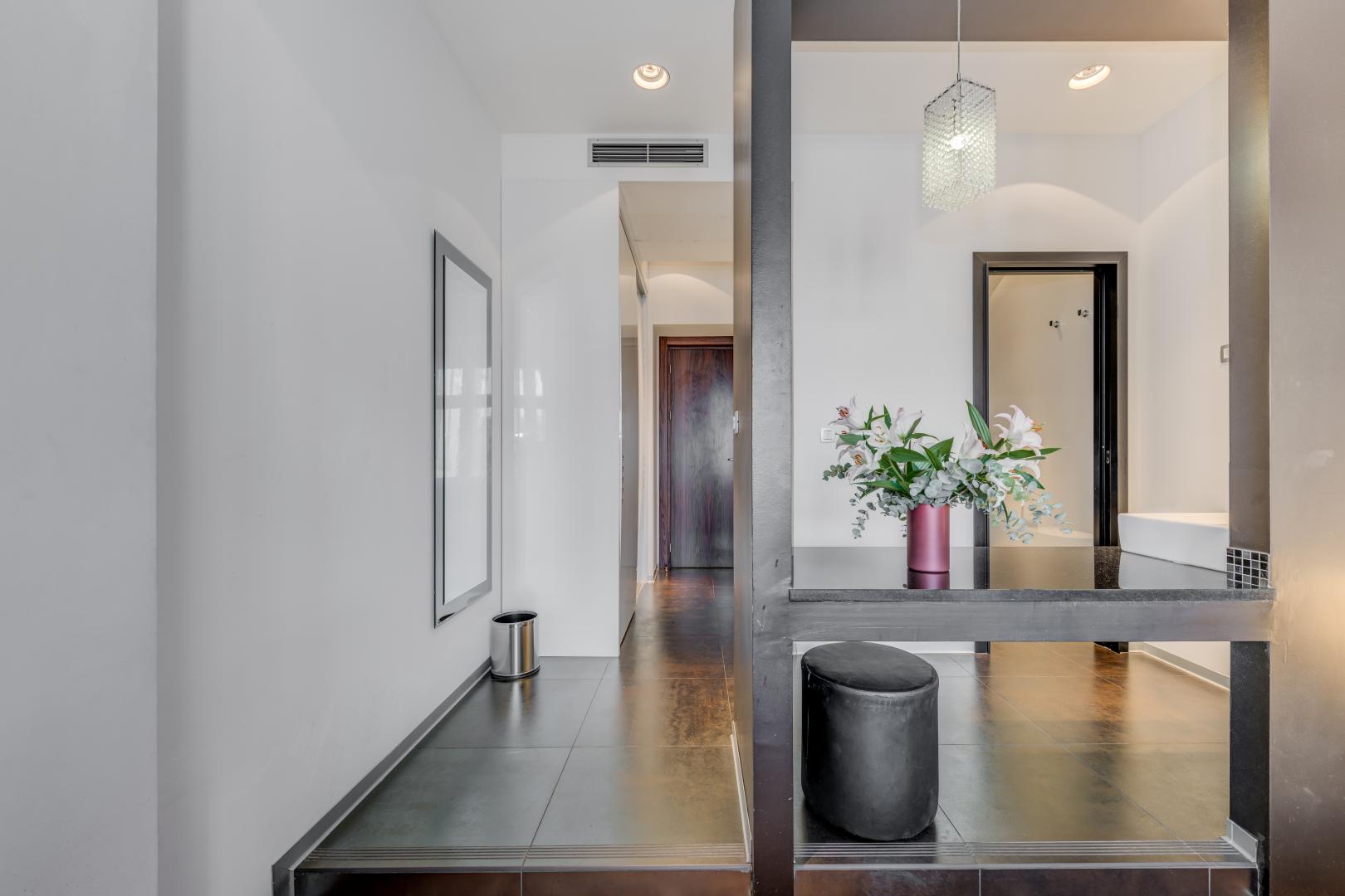 Badkamer met ligbad — Starlight Luxury Rooms