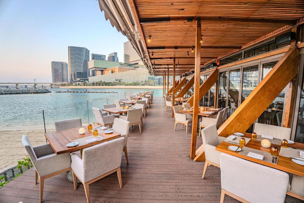 Beach Rotana image 3