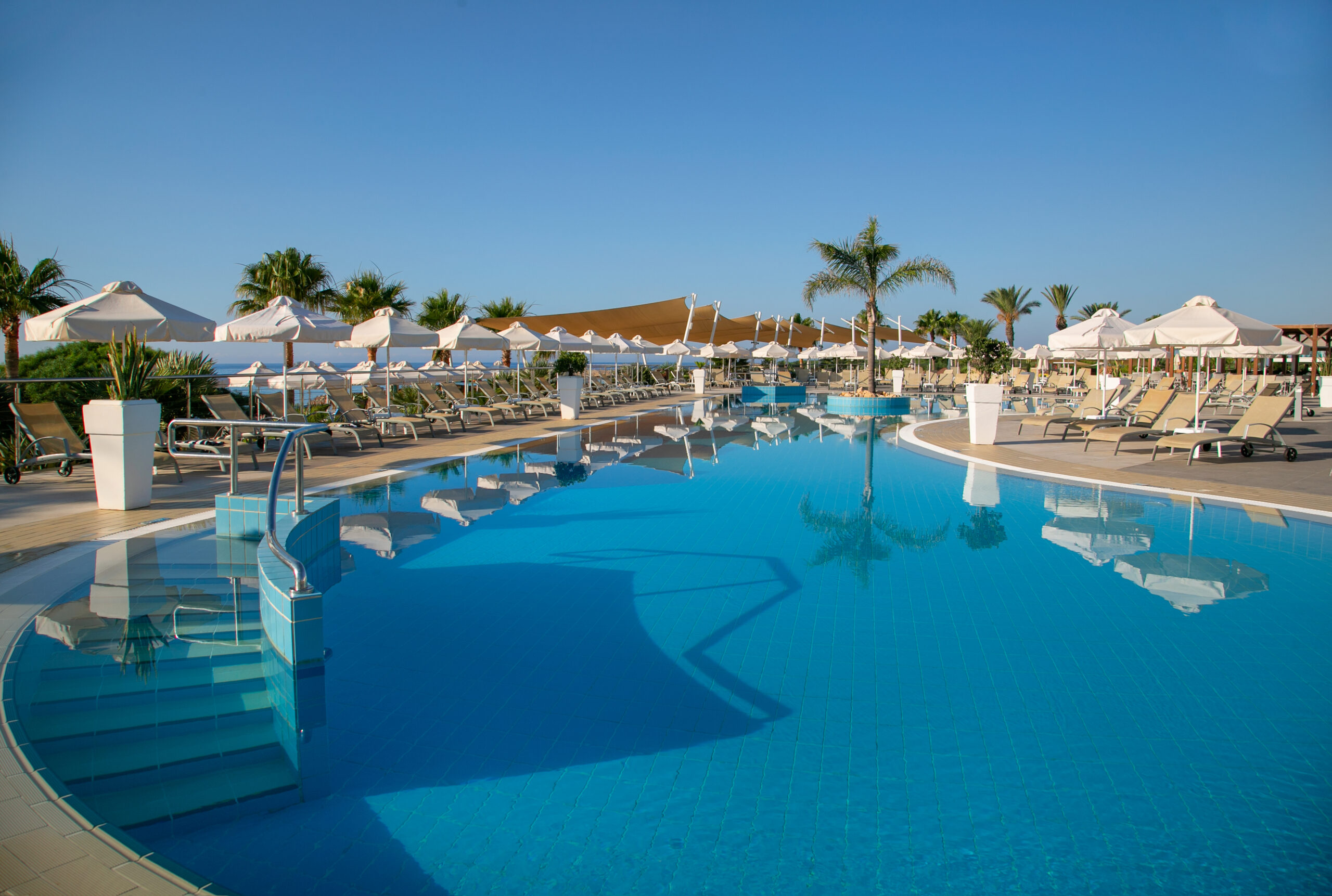 Asterias Beach Hotel image 0