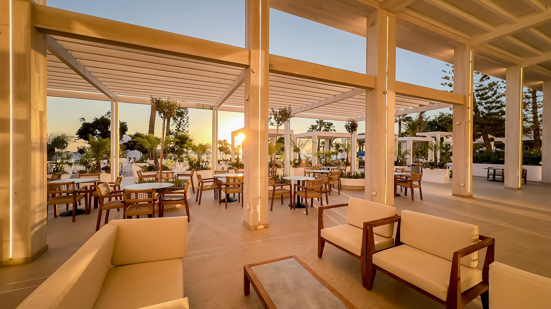 The Golden Coast Beach Hotel foto 21