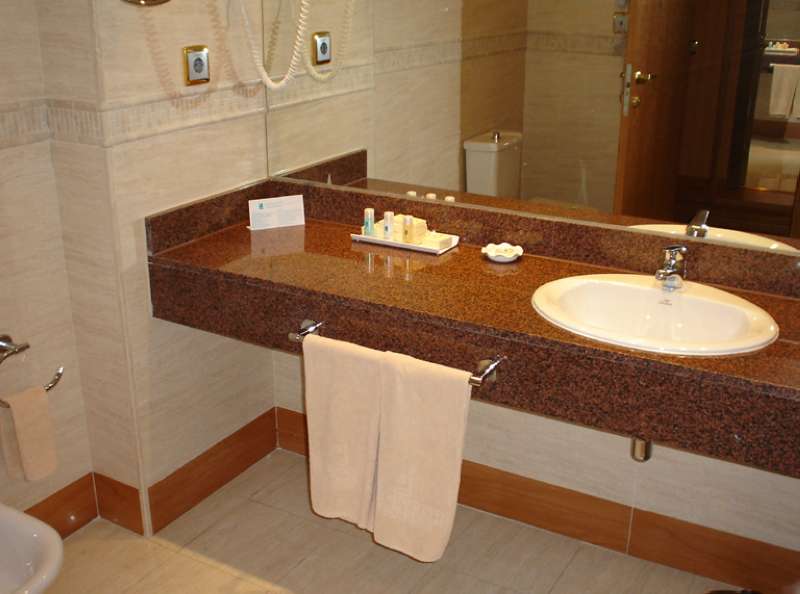 Catalonia Plaza España Hotel & Spa image 3