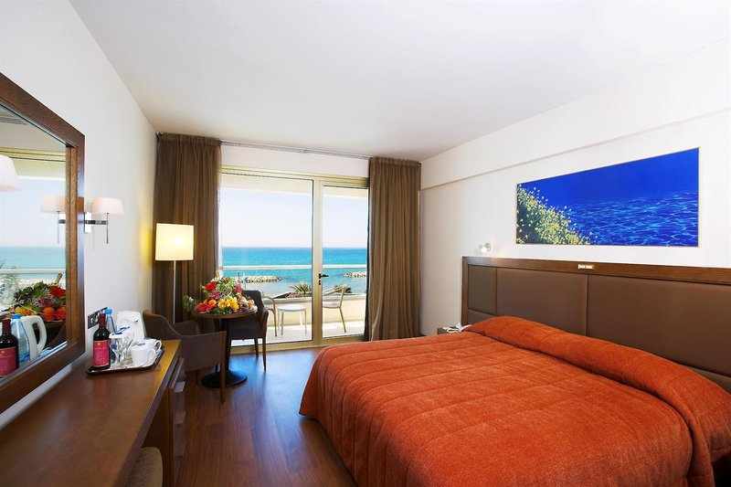 The Golden Bay Beach Hotel foto 136