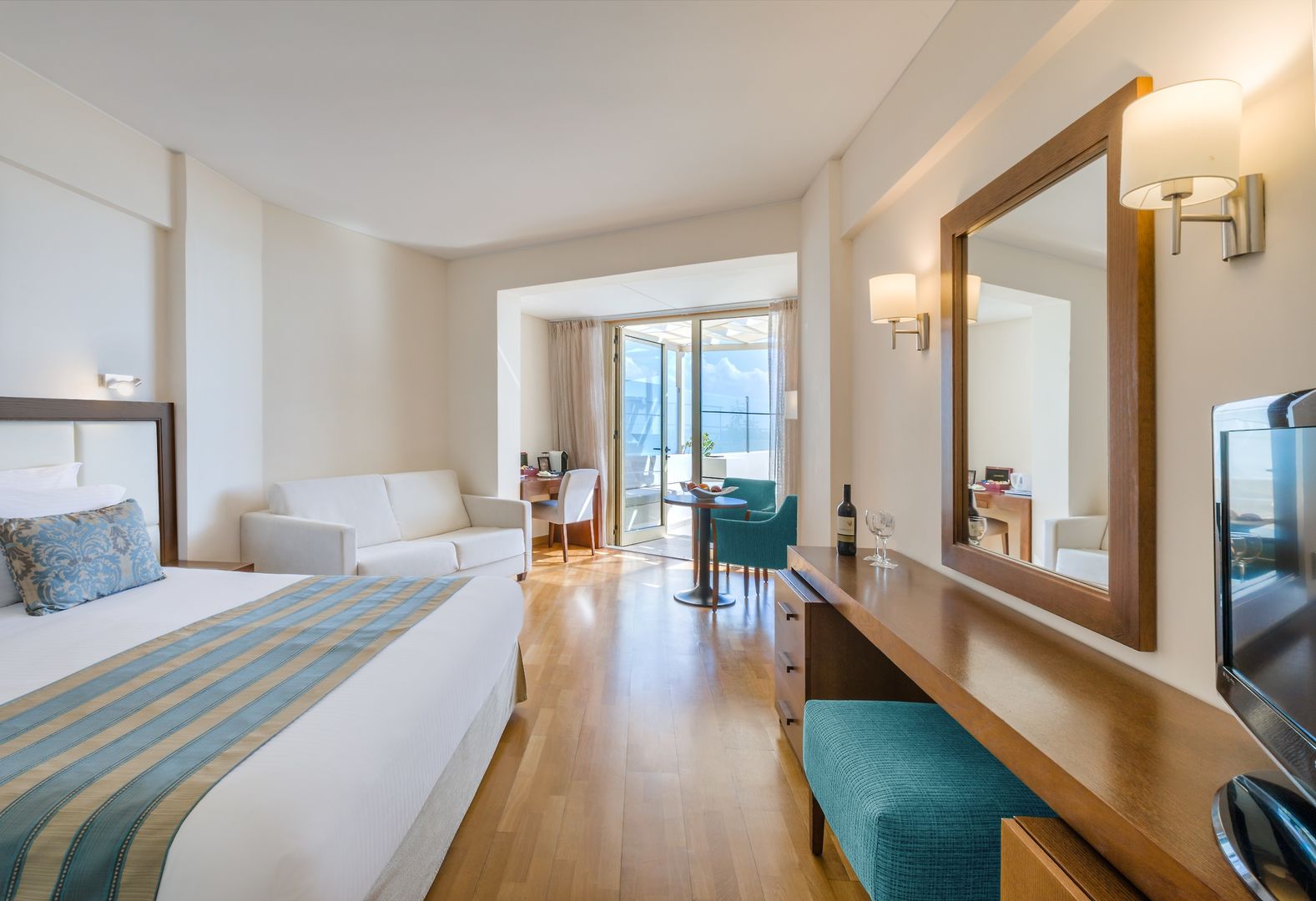 The Golden Bay Beach Hotel foto 8
