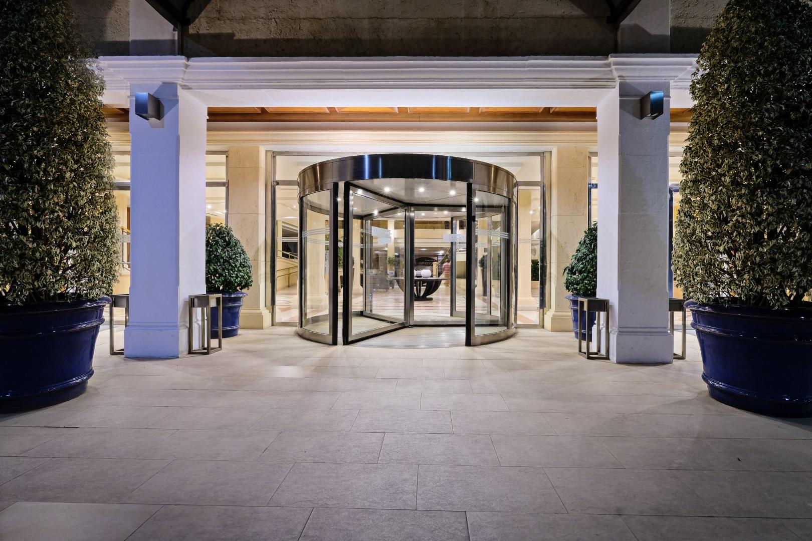 Hoofdingang van het hotel — Hotel Envía Almería Spa & Golf