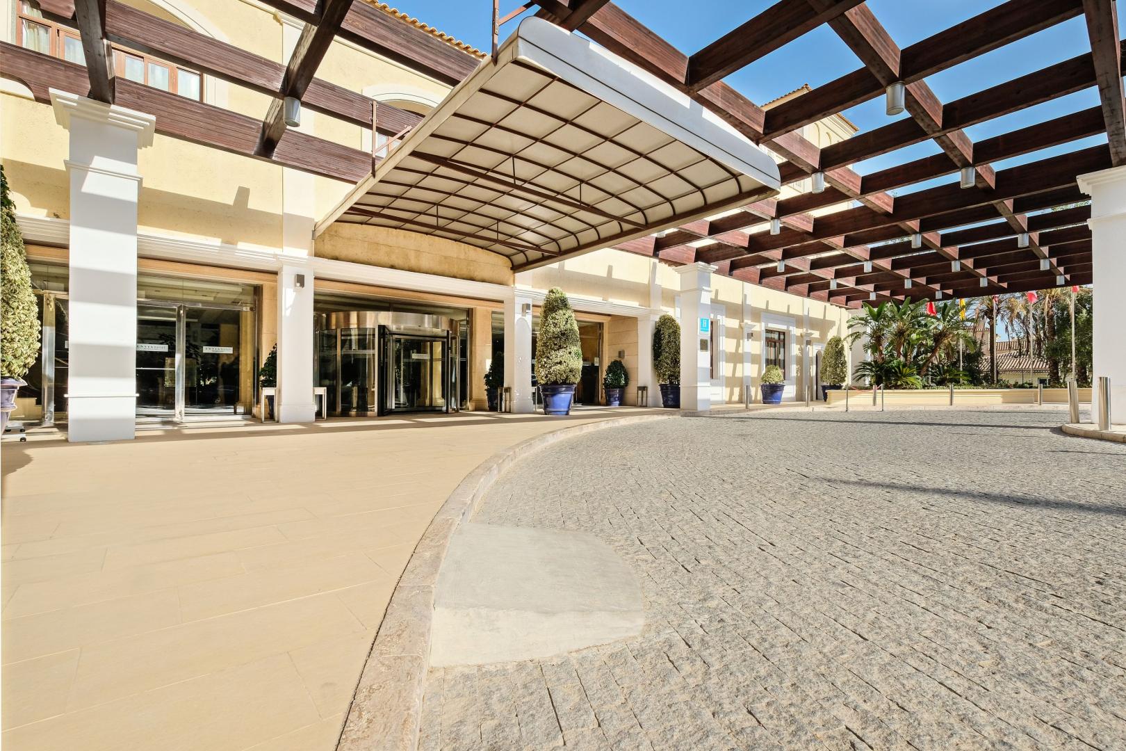Hoofdingang van het hotel — Hotel Envía Almería Spa & Golf
