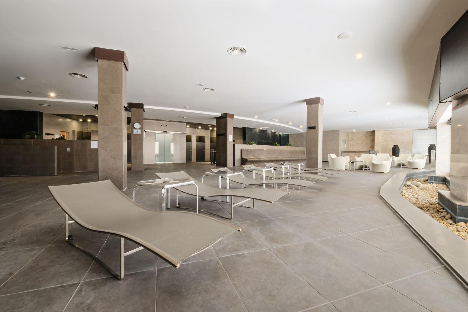 Lobby met receptie — Hotel Envía Almería Spa & Golf