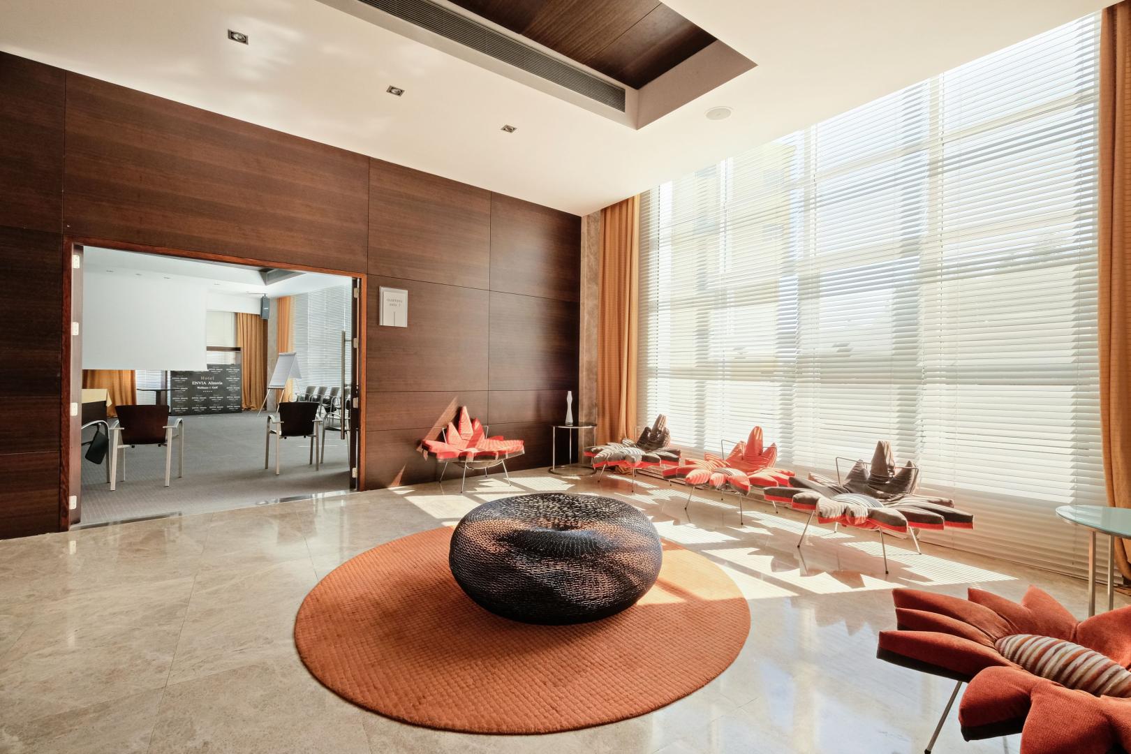 Lobby met receptie — Hotel Envía Almería Spa & Golf