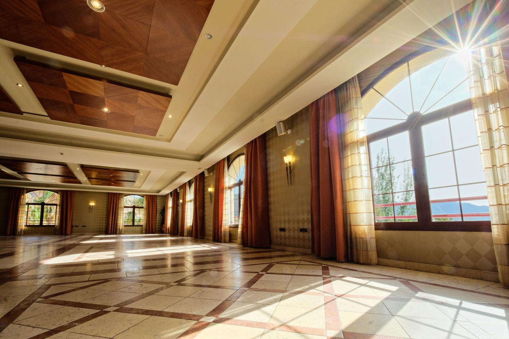 Lobby met receptie — Hotel Envía Almería Spa & Golf