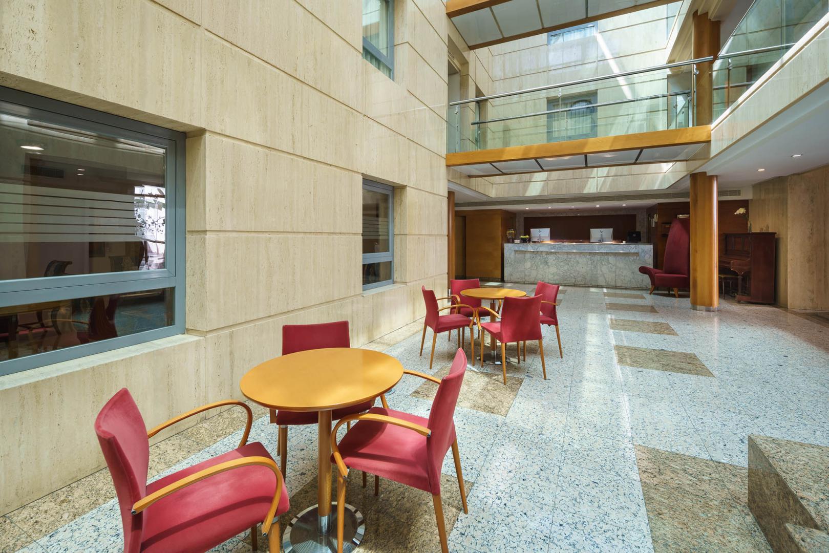 Lobby met receptie — Crisol Almería