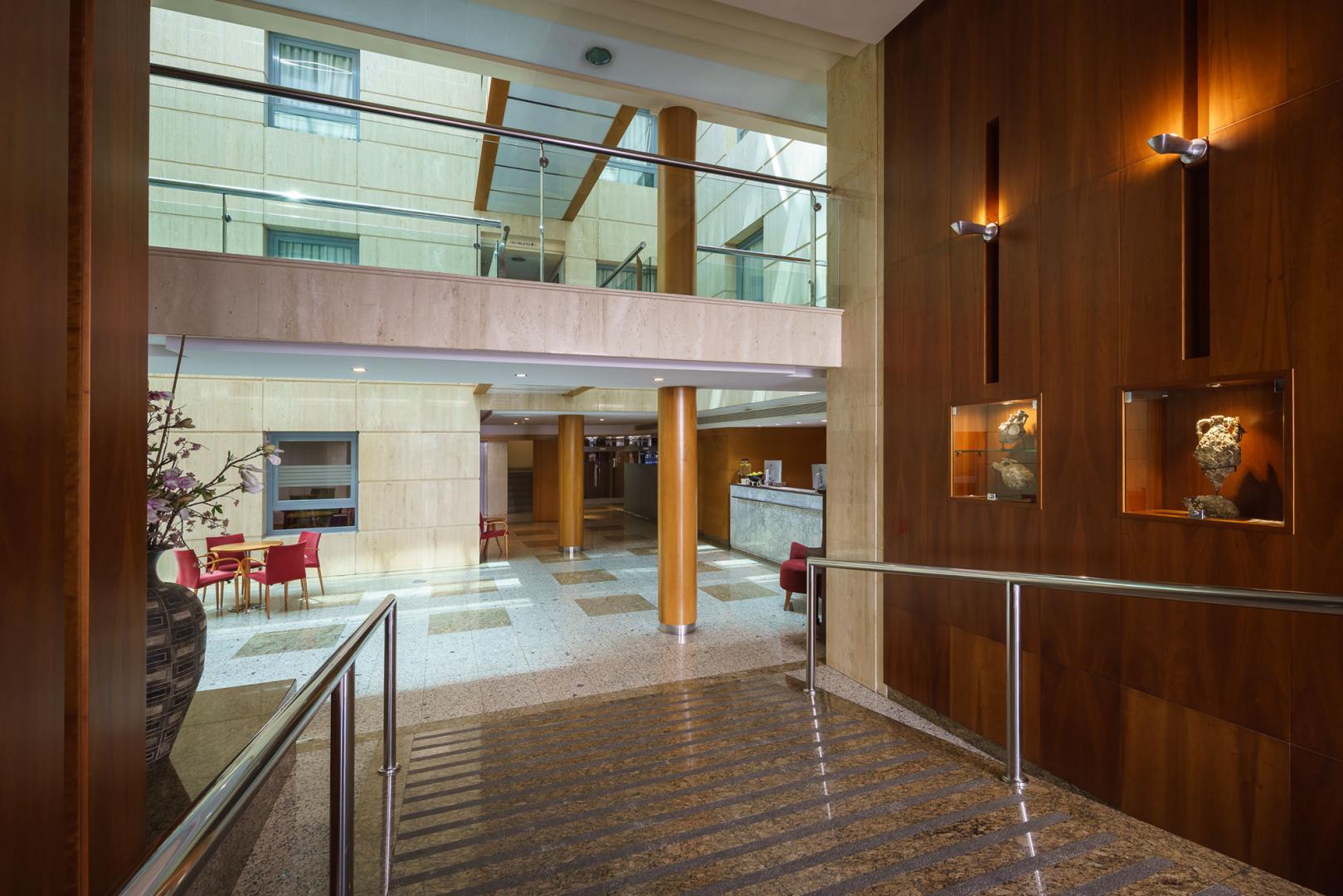 Lobby met receptie — Crisol Almería