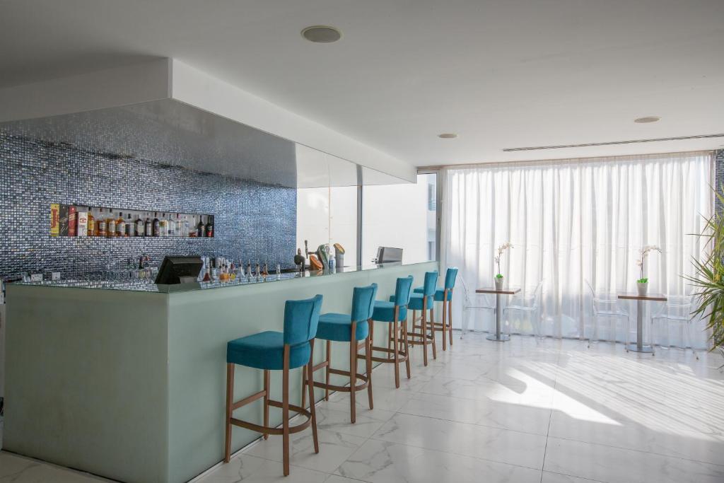Silver Sands Beach Hotel image 3