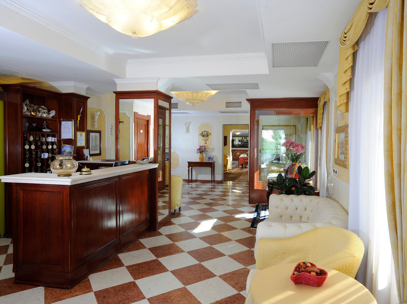 Romantik Hotel Russo Palace foto 8