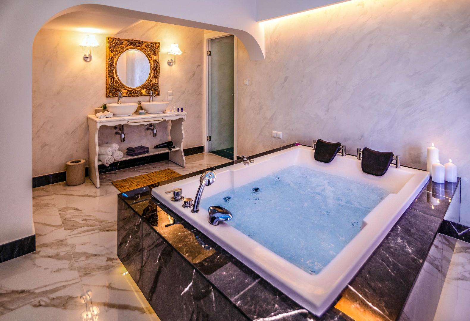 Panorama Suites & Spa image 1