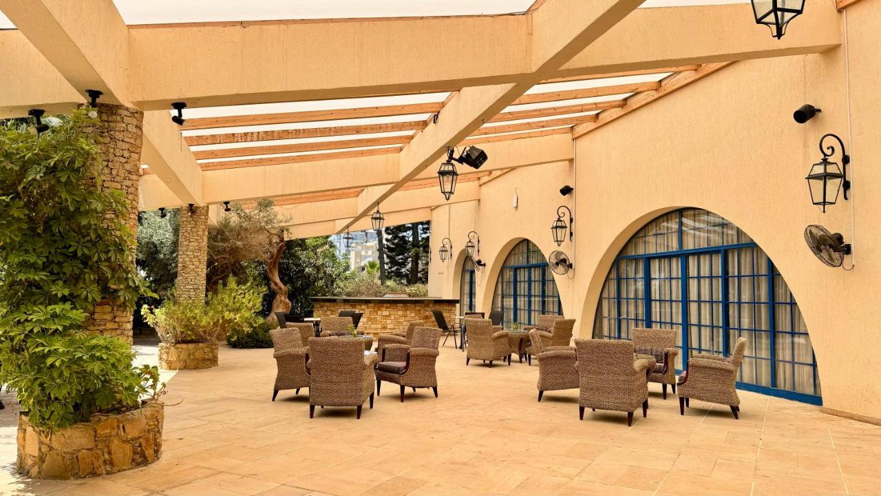 Navarria Hotel image 3