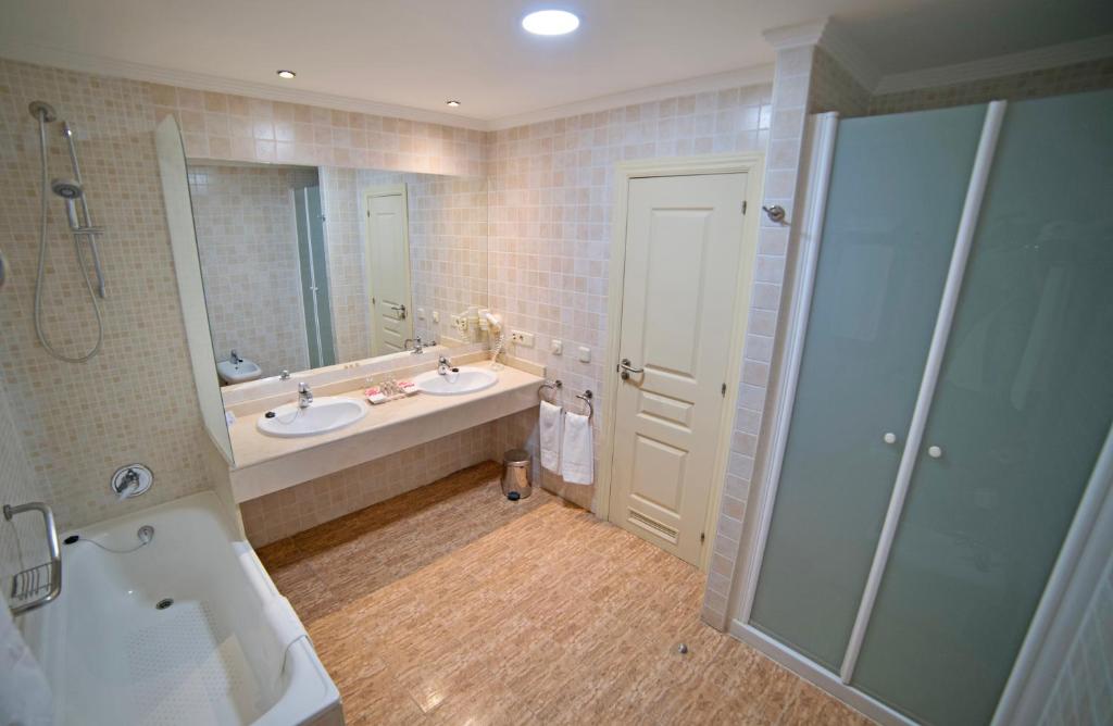 Holiday World Village Hotel image 2