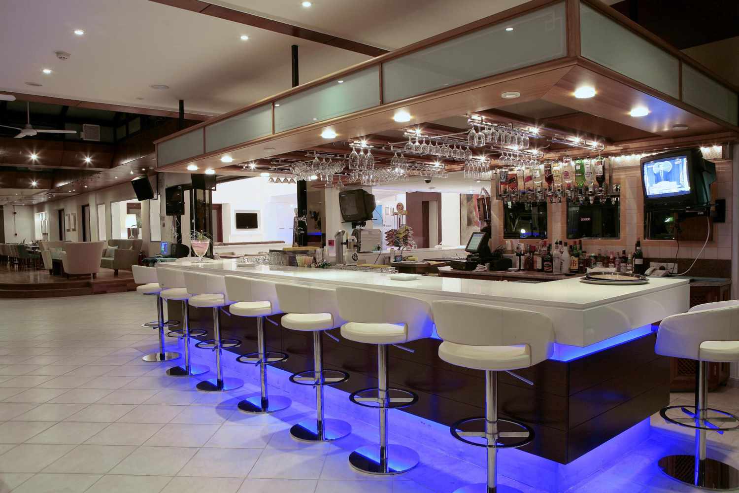 Anemi Hotel & Suites Paphos image 1