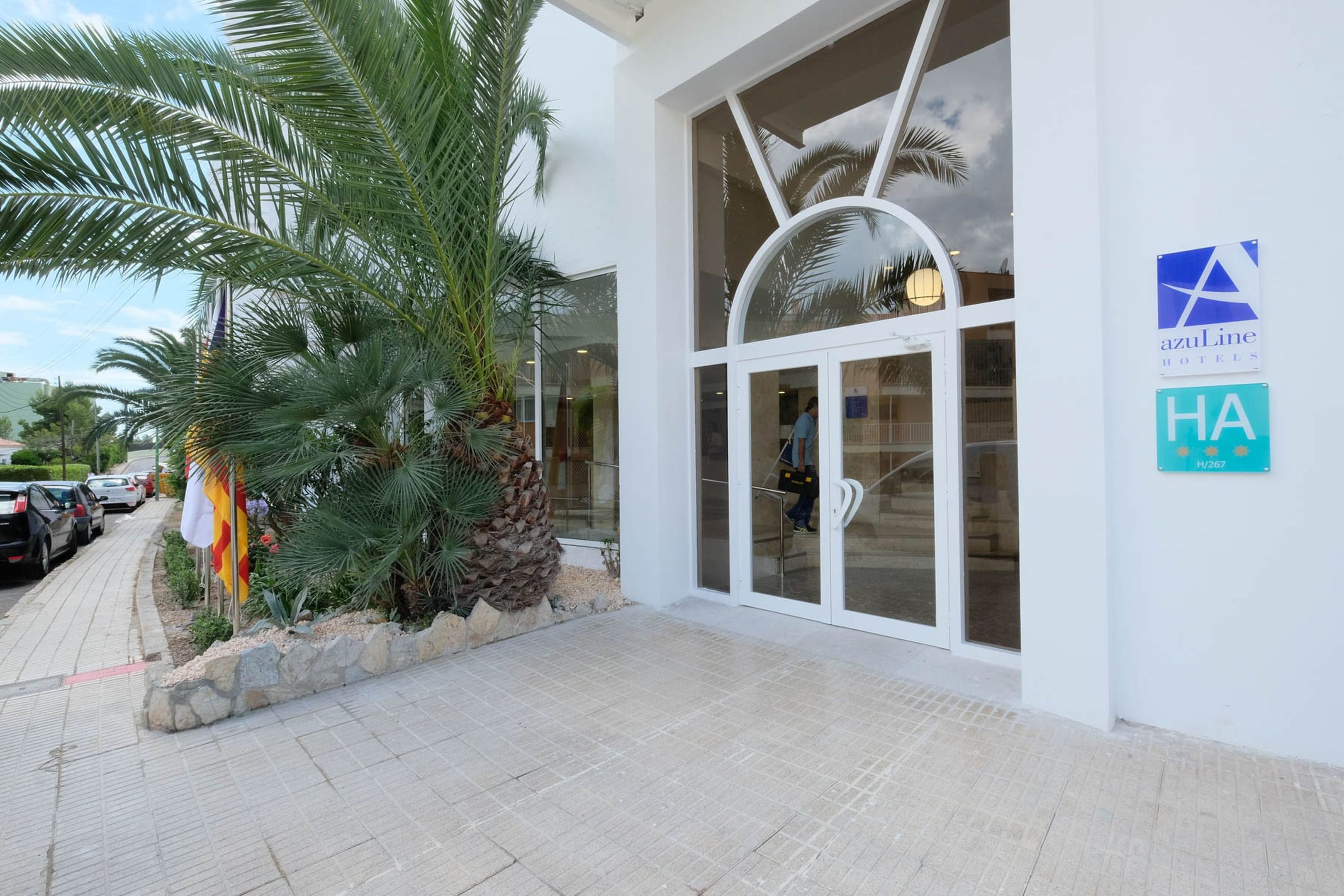 azuLine Hotel Palmanova Garden image 2