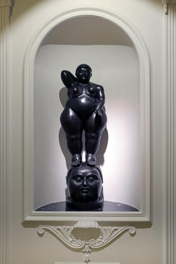een standbeeld van een bokser bovenop een hoofd bij Hotel Barberini in Rome