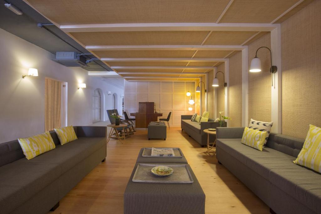 Cabot Romantic image 2