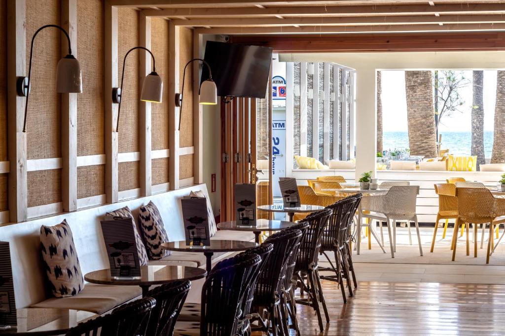 Cabot Romantic image 3